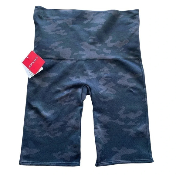 Spanx Look at Me Now Bike Short in Black Camo Size Medium NWT - Picture 2 of 8